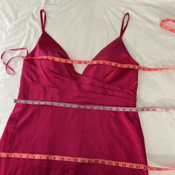 NWD IEENA for MAC‎ DUGGAL [ 14 ] Satin Ruched Trumpet Gown In Fuchsia - Picture 2 of 12